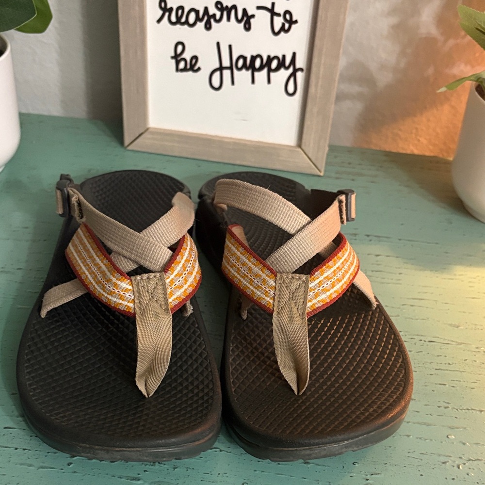 Chaco Sandals with Striped Straps SZ 6 Wos box 118